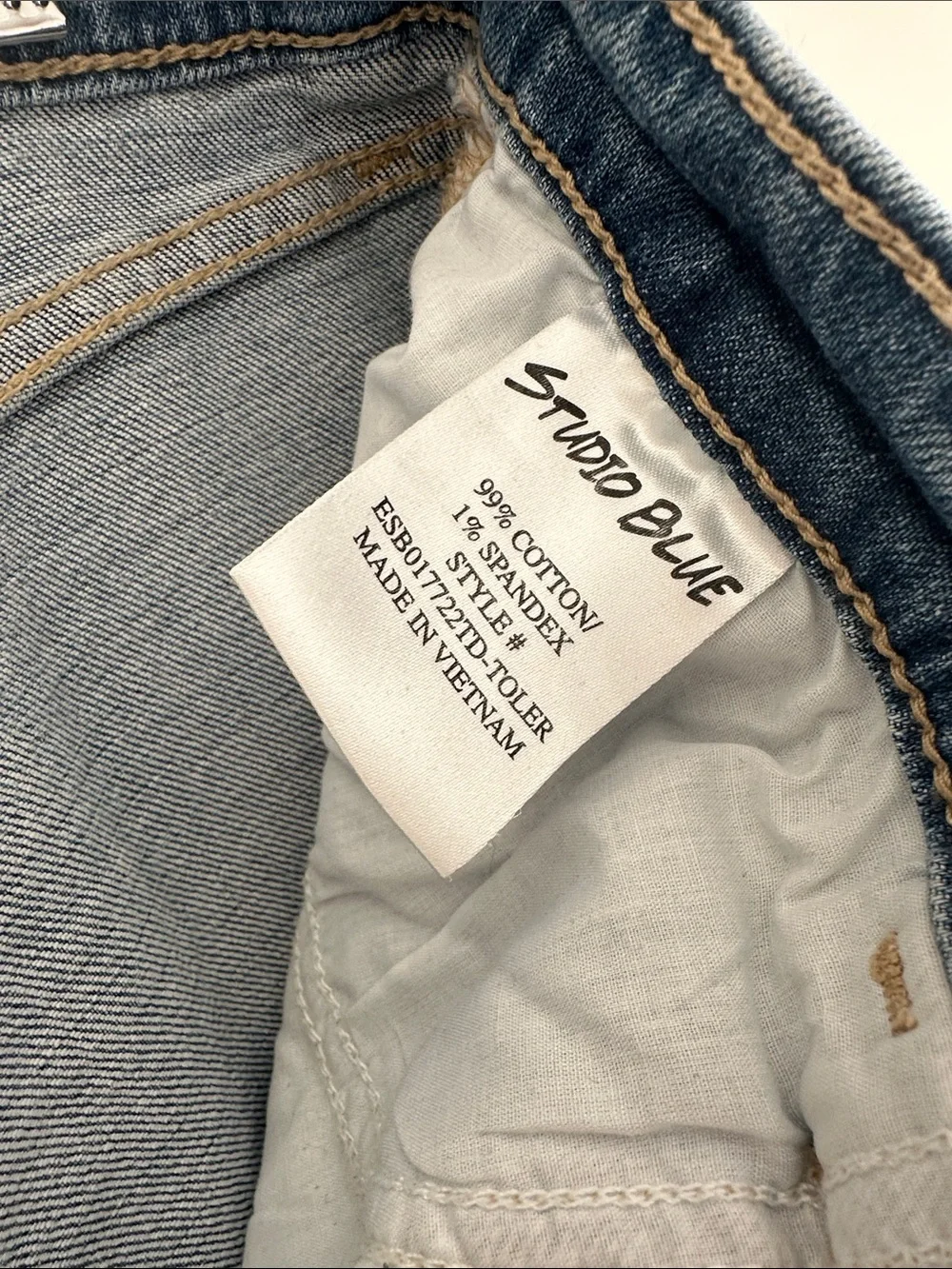 Studio Blue Light Wash Women's Cropped Straight Jeans with Raw Hem